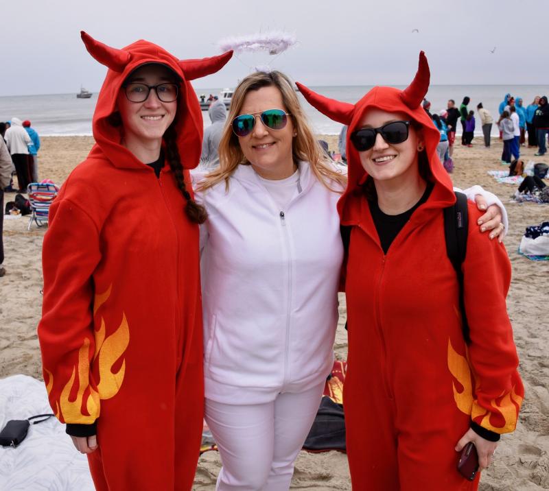 Members of the Fallen Angels (l-r) Sarah Canale, Kim Poe, and Amberly Poe find a place on the beach. RON MACARTHUR PHOTO