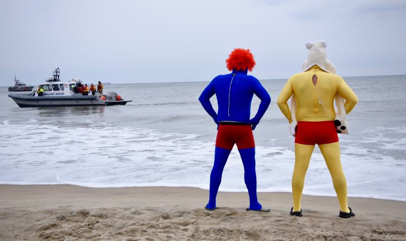 Veteran bears Larry Evans of Milford and Robb Dunne of Snow Hill, Md., contemplate the upcoming plunge. RON MACARTHUR PHOTO